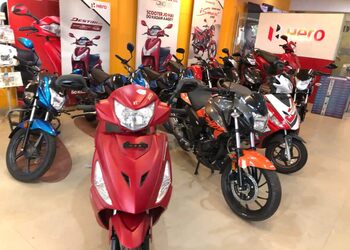 Rishabh-autos-Motorcycle-dealers-Amritsar-Punjab-2