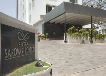 Rivera-sarovar-portico-3-star-hotels-Ahmedabad-Gujarat-1