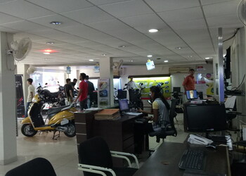 Royal-motors-Motorcycle-dealers-Gandhinagar-Gujarat-2