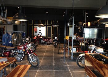 Saran-motors-Motorcycle-dealers-Dwaraka-nagar-vizag-Andhra-pradesh-2