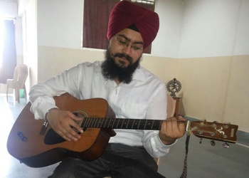 Sarang-music-academy-Guitar-classes-Hall-gate-amritsar-Punjab-2