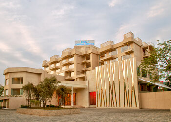 Sarovar-premiere-4-star-hotels-Jaipur-Rajasthan-1