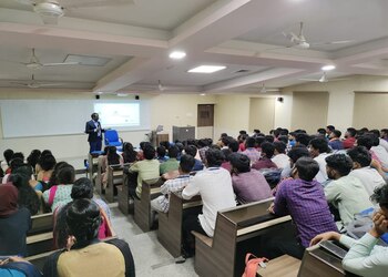 Saveetha-engineering-college-Engineering-colleges-Chennai-Tamil-nadu-3