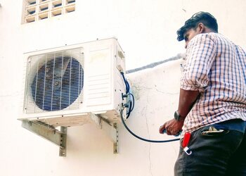 Serviceman-ac-service-center-Air-conditioning-services-Tirunelveli-Tamil-nadu-2