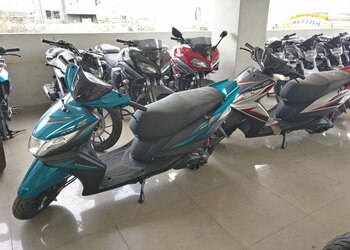 Shanti-motors-Motorcycle-dealers-Velachery-chennai-Tamil-nadu-2