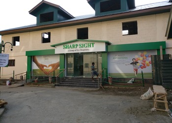 Sharp-sight-eye-hospital-Lasik-surgeon-Dalgate-srinagar-Jammu-and-kashmir-1