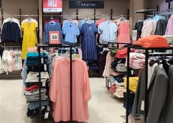 Shoppers-stop-Clothing-stores-Noida-Uttar-pradesh-3