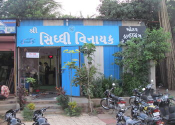 Shree-siddhivinayak-motor-driving-training-school-Driving-schools-Surat-Gujarat-1
