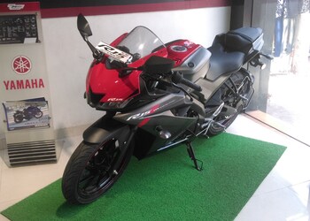 Shreeji-motors-yamaha-showroom-Motorcycle-dealers-Jamnagar-Gujarat-2