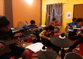 Six-avenue-Music-schools-Baguiati-kolkata-West-bengal-3