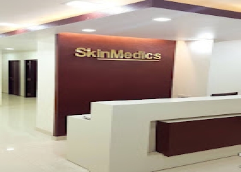 Skinmedics-dermatology-clinic-Dermatologist-doctors-Shalimar-bagh-Delhi-2