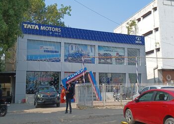 Sp-vehicles-Car-dealer-Karelibaug-vadodara-Gujarat-1