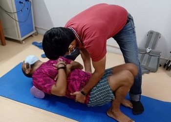Spine-cure-physiotherapy-clinic-Physiotherapists-Kakadeo-kanpur-Uttar-pradesh-3