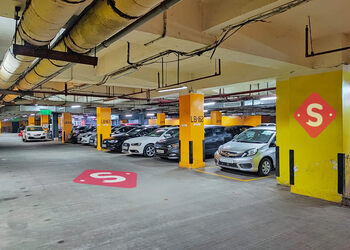 Spinny-car-hub-Used-car-dealers-Hadapsar-pune-Maharashtra-2