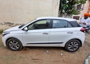 Spinny-Used-car-dealers-Chandigarh-Chandigarh-2