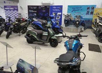 Srees-yamaha-Motorcycle-dealers-Arundelpet-guntur-Andhra-pradesh-2