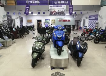 Srees-yamaha-Motorcycle-dealers-Brodipet-guntur-Andhra-pradesh-3