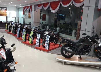 Sri-santosh-honda-Motorcycle-dealers-Autonagar-vijayawada-Andhra-pradesh-3