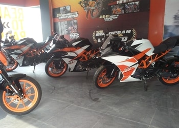 Ss-bajaj-Motorcycle-dealers-Berhampore-West-bengal-3