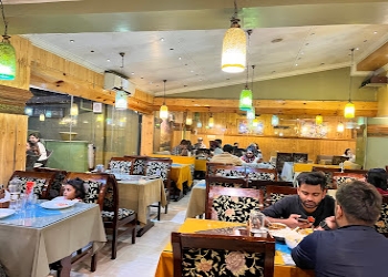 Stream-restaurant-Family-restaurants-Srinagar-Jammu-and-kashmir-1