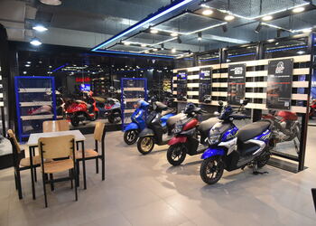 Supreme-motors-Motorcycle-dealers-Perundurai-erode-Tamil-nadu-2