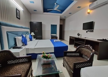 Surya-palace-3-star-hotels-Noida-Uttar-pradesh-2