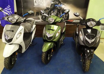 Suvega-yamaha-Motorcycle-dealers-New-market-bhopal-Madhya-pradesh-2
