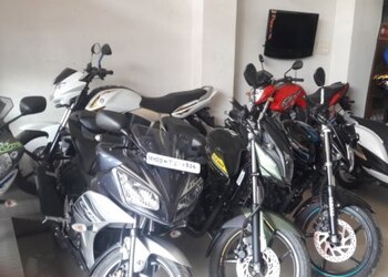 Swastik-yamaha-Motorcycle-dealers-Ulhasnagar-Maharashtra-3