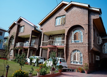 Taha-inn-home-comfort-Homestay-Lal-chowk-srinagar-Jammu-and-kashmir-1