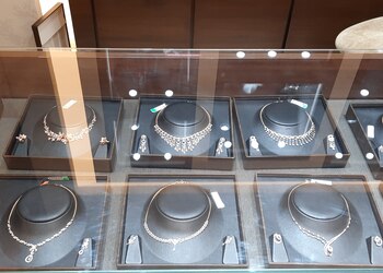 Tanishq-jewellery-Jewellery-shops-Versova-mumbai-Maharashtra-3