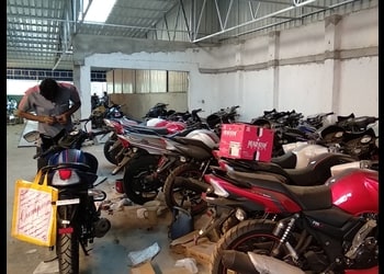 The-bi-wheelers-Motorcycle-dealers-Krishnanagar-West-bengal-2