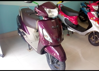 The-bi-wheelers-Motorcycle-dealers-Krishnanagar-West-bengal-3