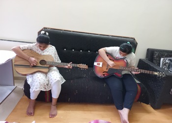 The-guitar-school-Guitar-classes-Swargate-pune-Maharashtra-3