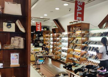 The-heels-Shoe-store-New-delhi-Delhi-2