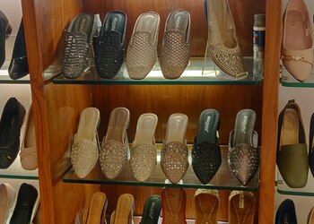 The-heels-Shoe-store-New-delhi-Delhi-3