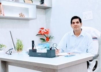 The-skin-clinic-Dermatologist-doctors-Amanaka-raipur-Chhattisgarh-1