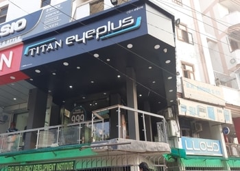 Titan-eyeplus-Opticals-Bannadevi-aligarh-Uttar-pradesh-1