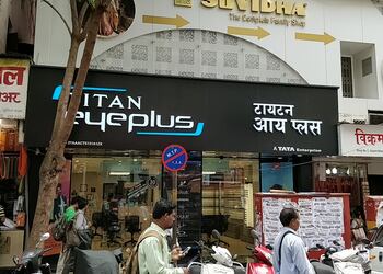 Titan-eyeplus-Opticals-Dadar-mumbai-Maharashtra-1