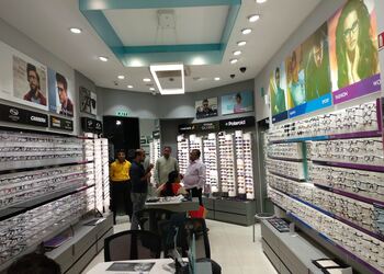 Titan-eyeplus-Opticals-Dadar-mumbai-Maharashtra-2