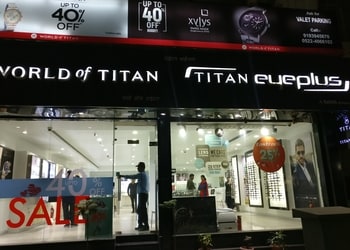 Titan-eyeplus-Opticals-Hazratganj-lucknow-Uttar-pradesh-1