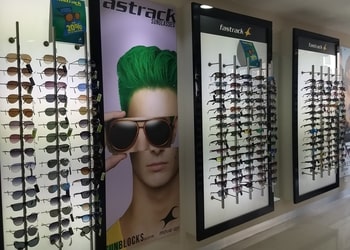 Titan-eyeplus-Opticals-Hazratganj-lucknow-Uttar-pradesh-2