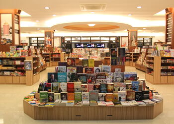Title-waves-Book-stores-Bandra-mumbai-Maharashtra-2