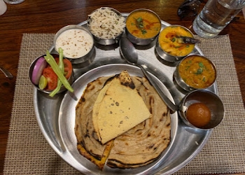 Topaz-sangria-Pure-vegetarian-restaurants-Bani-park-jaipur-Rajasthan-2