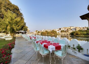 Tribute-restaurant-Family-restaurants-Udaipur-Rajasthan-2