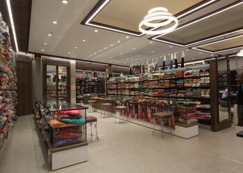 Trios-Clothing-stores-Bandra-mumbai-Maharashtra-2