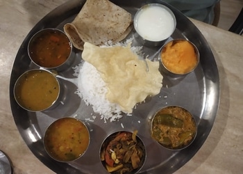 Truptee-veg-restaurant-Pure-vegetarian-restaurants-Master-canteen-bhubaneswar-Odisha-3