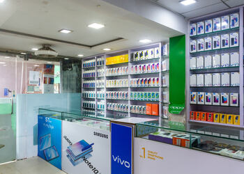 Umiya-mobile-world-Mobile-stores-Majura-gate-surat-Gujarat-2
