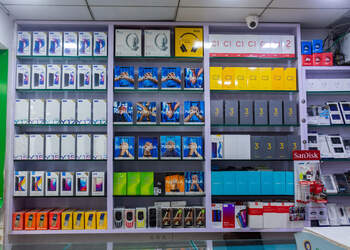 Umiya-mobile-world-Mobile-stores-Majura-gate-surat-Gujarat-3