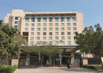 Vivanta-5-star-hotels-Faridabad-Haryana-1