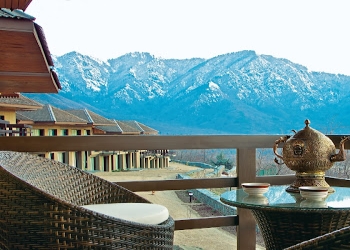 Vivanta-dal-view-srinagar-5-star-hotels-Srinagar-Jammu-and-kashmir-1